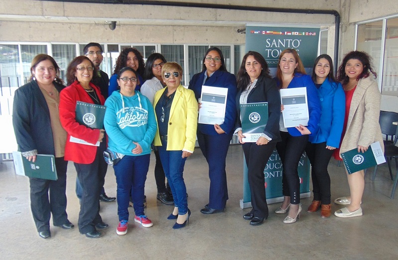 Profesionales del área educación realizan curso de lengua de señas