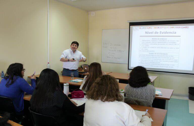 Santo Tomás Los Ángeles prepara a sus académicos en elaboración de artículos científicos