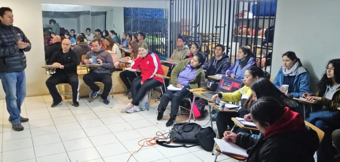 Santo Tomás Temuco organizó curso de Árbitros de Voleibol para la comunidad