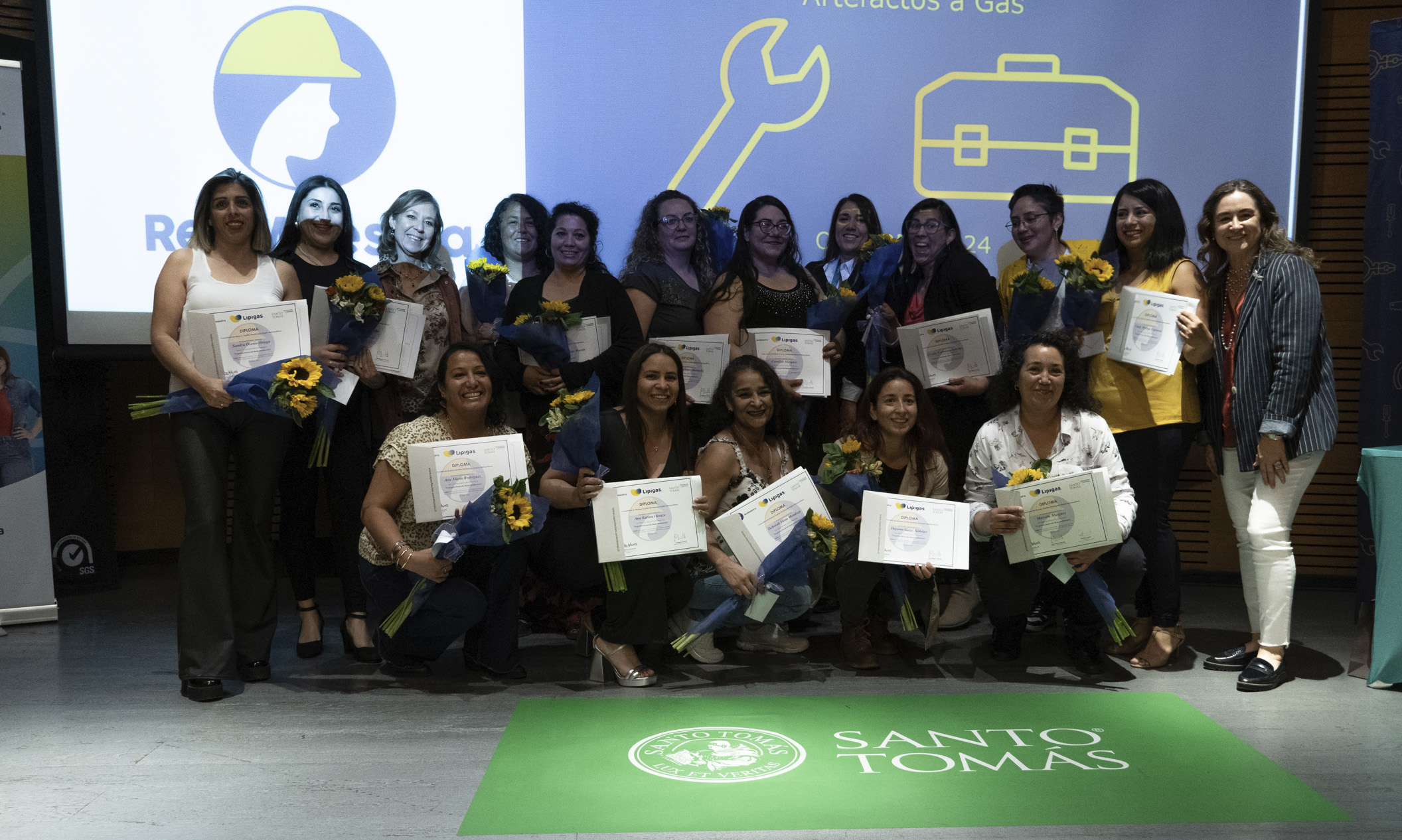 Lipigas, RedMaestra y Santo Tomás Educación Continua celebran ceremonia de cierre del Programa Desarrollo Mujer RedMaestra